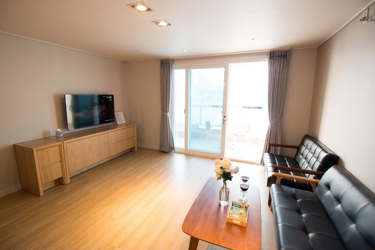 Lium Spa Hostel Йосу Екстер'єр фото