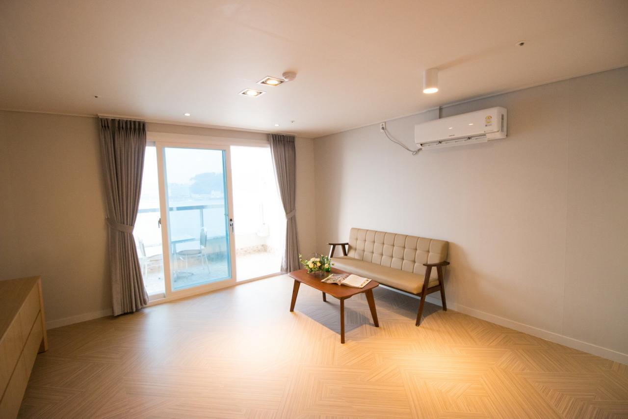 Lium Spa Hostel Йосу Екстер'єр фото