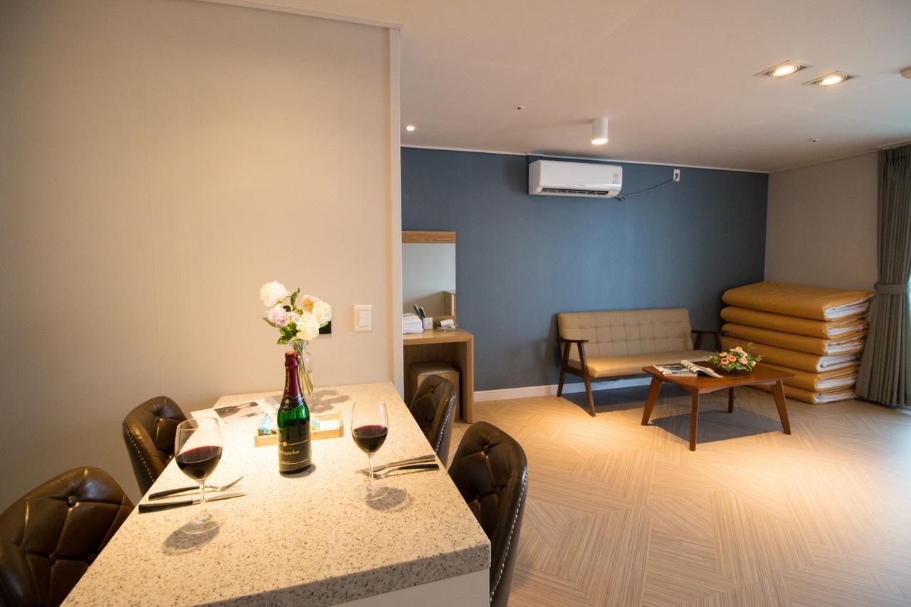 Lium Spa Hostel Йосу Екстер'єр фото