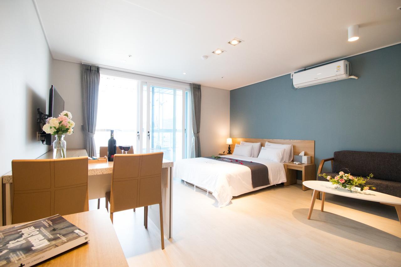 Lium Spa Hostel Йосу Екстер'єр фото