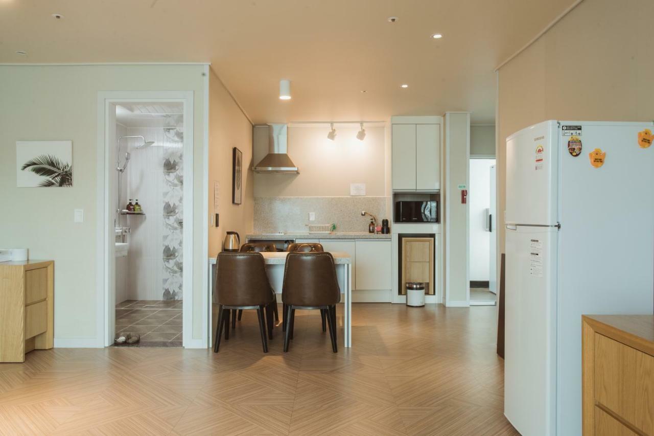 Lium Spa Hostel Йосу Екстер'єр фото