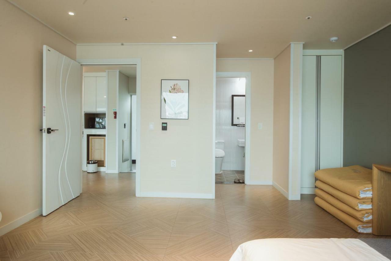 Lium Spa Hostel Йосу Екстер'єр фото