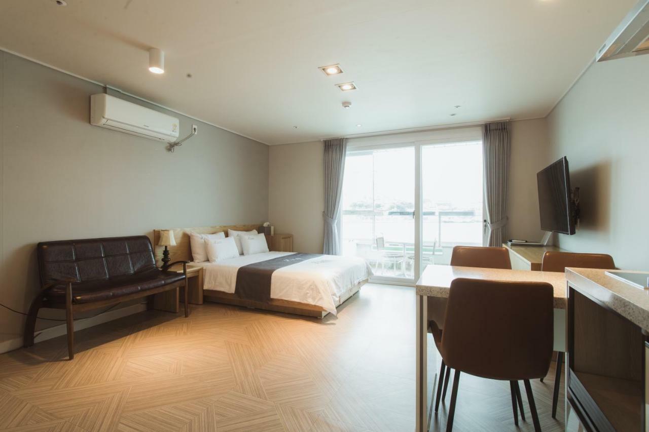 Lium Spa Hostel Йосу Екстер'єр фото