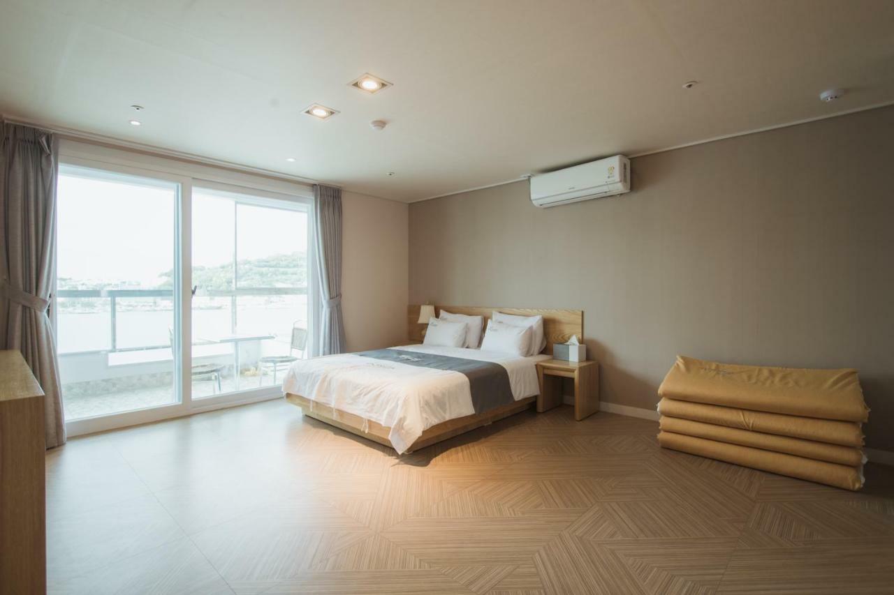Lium Spa Hostel Йосу Екстер'єр фото