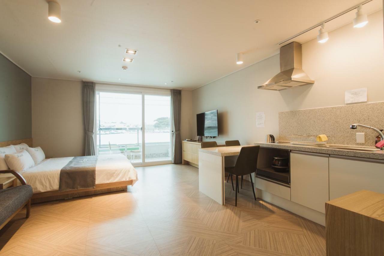 Lium Spa Hostel Йосу Екстер'єр фото