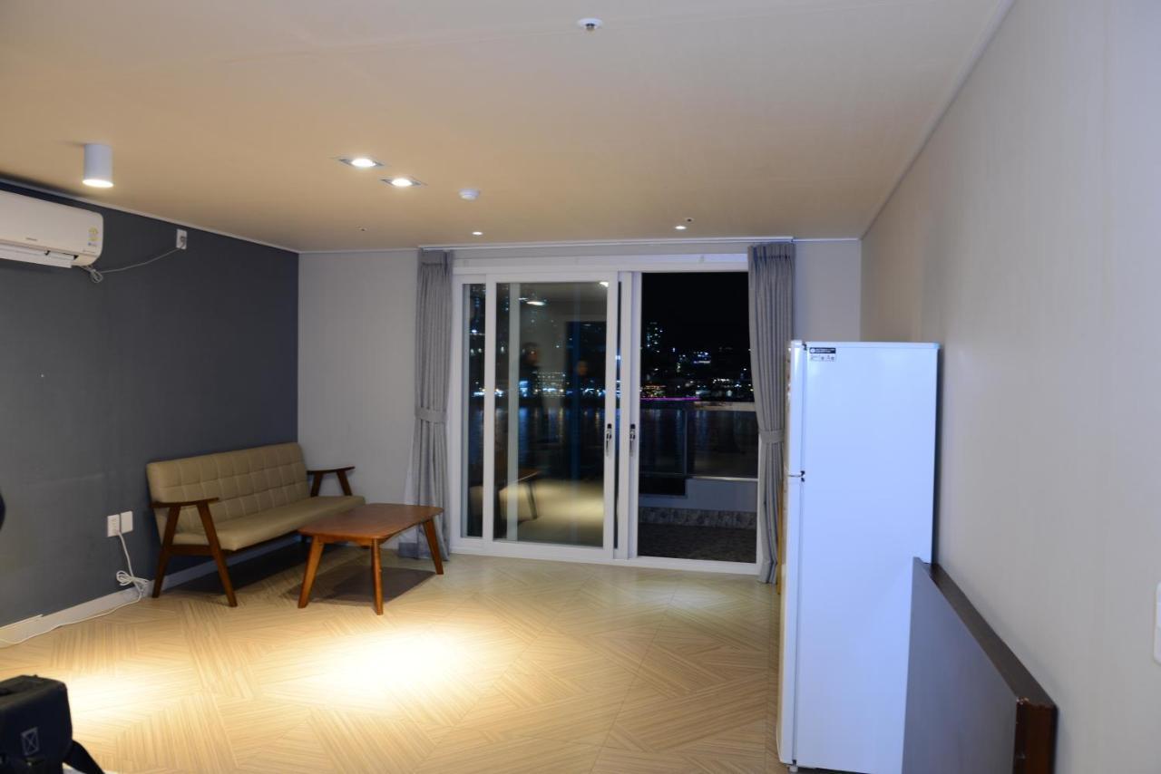 Lium Spa Hostel Йосу Екстер'єр фото